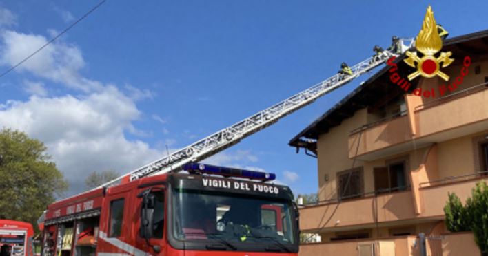 Pescara Incendio Tetto A Cerratina Ilmetropolitano It