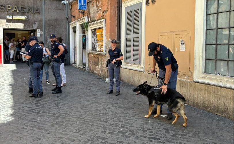 Controlli ingresso Metro a Piazza di Spagna Roma