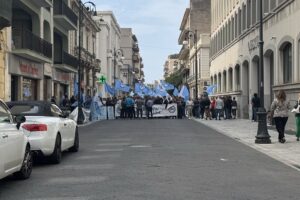 manifestazione sindacato di Polizia davanti alla Questura di RC