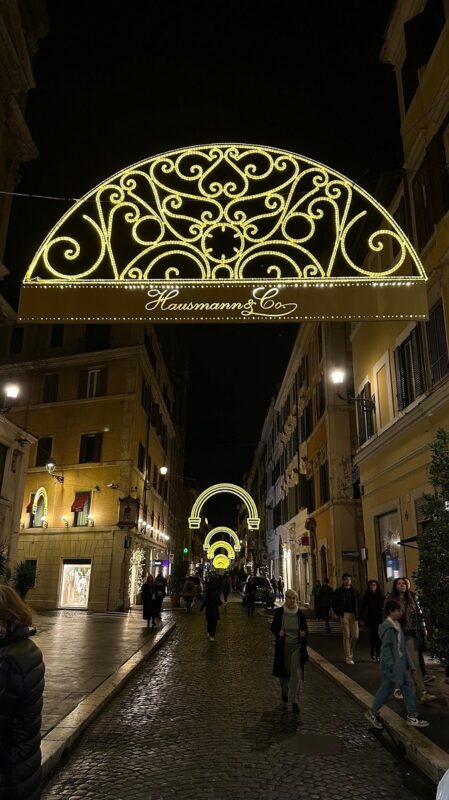 luminarie natalizie a via del Babbuino a Roma